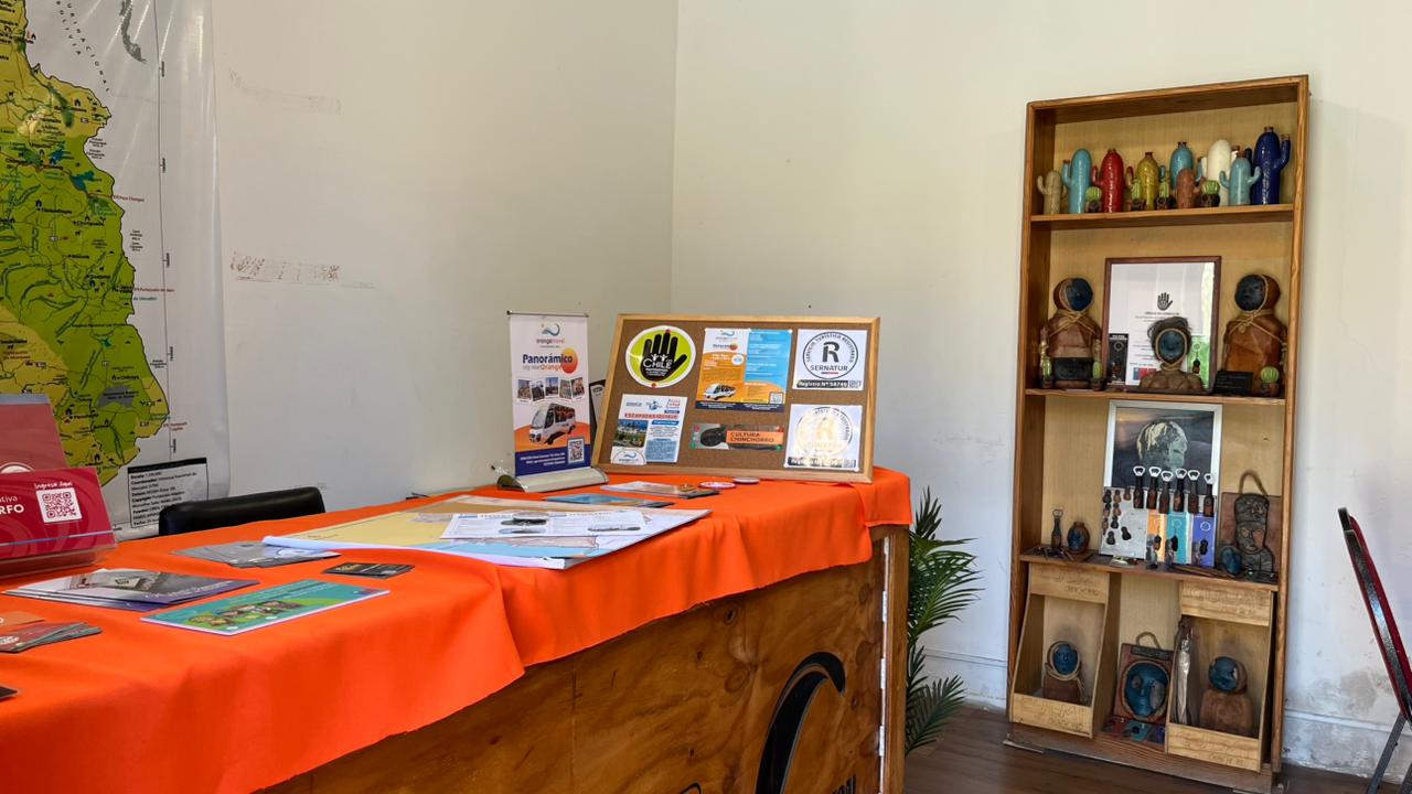 Interior de la oficina Orange Travel